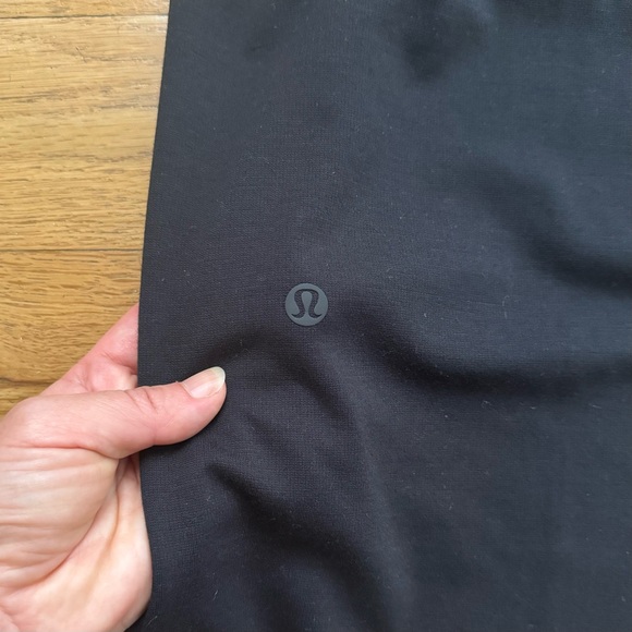 black Lululemon Can You Feel The Pleat Crop pants (size: 4) - Picture 6 of 10